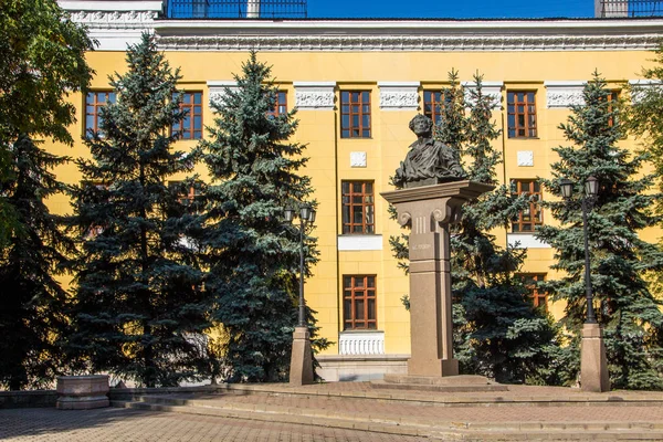 Almaty Kazajstán Septiembre 2018 Monumento Del Poeta Escritor Alexander Sergeevich —  Fotos de Stock