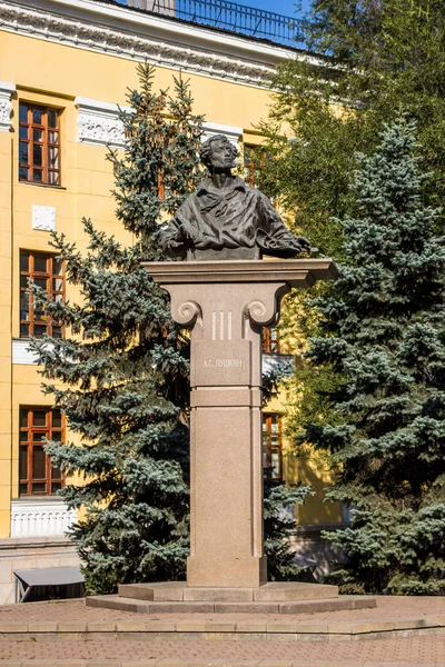 Almaty Kazajstán Septiembre 2018 Monumento Del Poeta Escritor Alexander Sergeevich —  Fotos de Stock