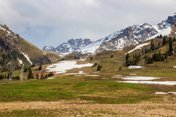 Shymbulak Ski Oord Het Voorjaar Buurt Van Stad Almaty Kazachstan — Stockfoto
