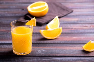 Masada taze portakal suyu, rustik tarzı