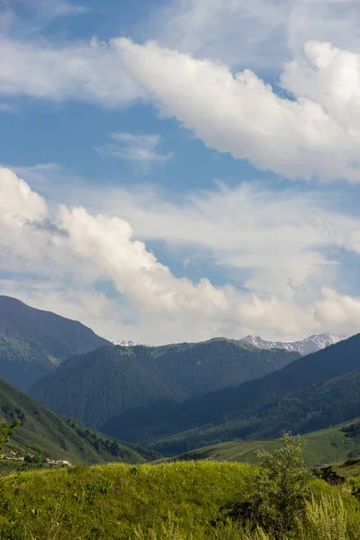 Mountains near the city of Almaty, Kazakhstan. Summer in the mou — Stock Photo, Image