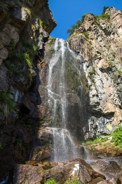 Butakovsky wodospad w górach miasta Ałmaty, Kaz Obraz Stockowy