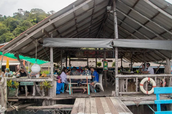 Koh Kood, Tailandia - abril, 2019: pueblo pesquero Ban Ao Yai, Ko —  Fotos de Stock
