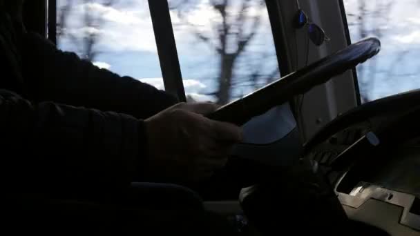 Widok Boku Autobus Lub Van Deskę Rozdzielczą Ręce Kierowcy Kierownicy — Wideo stockowe