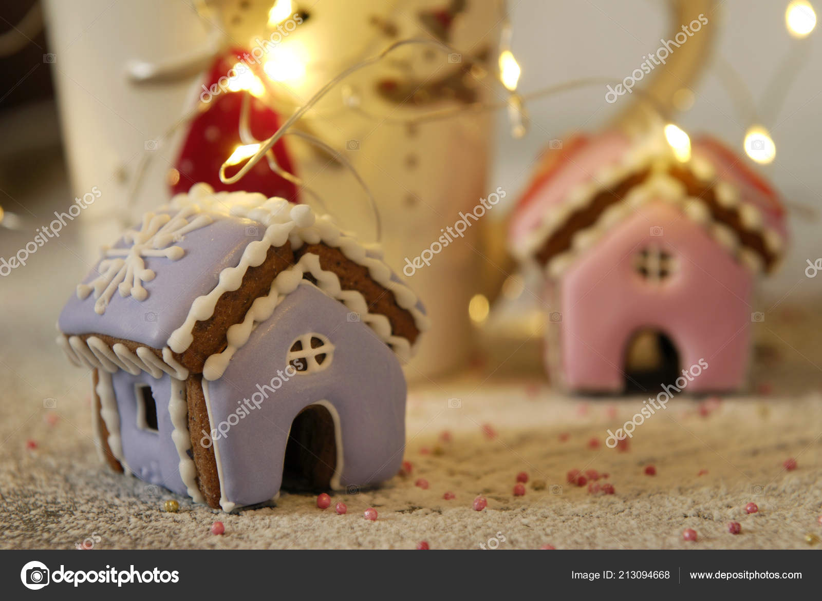 Christmas Miniature Ginger Houses Garland Cup — Stock Photo
