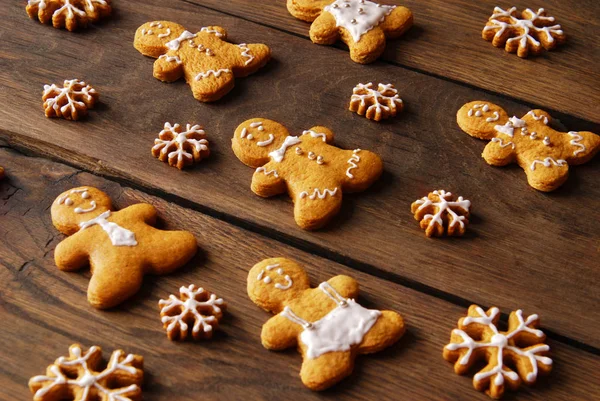 Mézeskalács Cookie Formájában Kis Ember Fából Készült Háttér — Stock Fotó