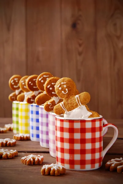 Gingerbread Form Little Men Colorful Cups Wooden Backgrounds — Stock Photo, Image