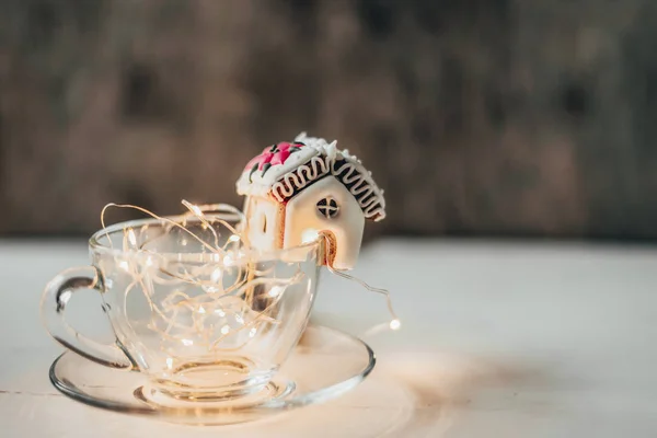 Maison Miniature Pain Épice Sur Une Tasse Composition Noël — Photo