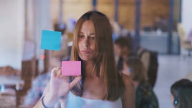 ofiste çalışan iş kadını tarafından analizi