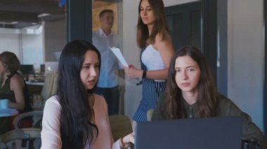 Modern birlikte çalışma 4k meslektaşları