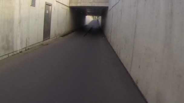 Attraversamento Corridori Excersing Dopo Lavoro Motociclisti Equitazione Casa — Video Stock
