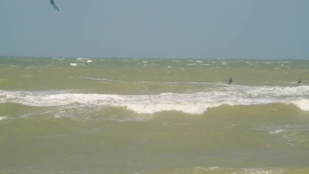 Kitesufer Surfer Przechodzącej Przez Morze Słonecznej Wietrznej Springday Regionie Pas — Wideo stockowe