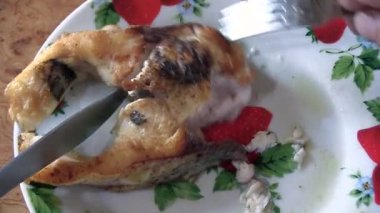 Tabakta balık var. Akşam yemeği