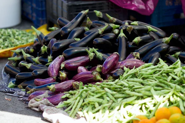 Aubergines Groene Bonen Tentoongesteld Boerenmarkt — Stockfoto