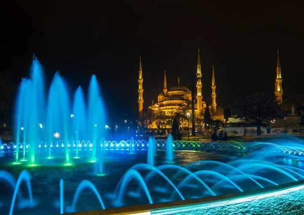 Istanbul manzaraları. Tarihi binaları, Sultanahmet Camii