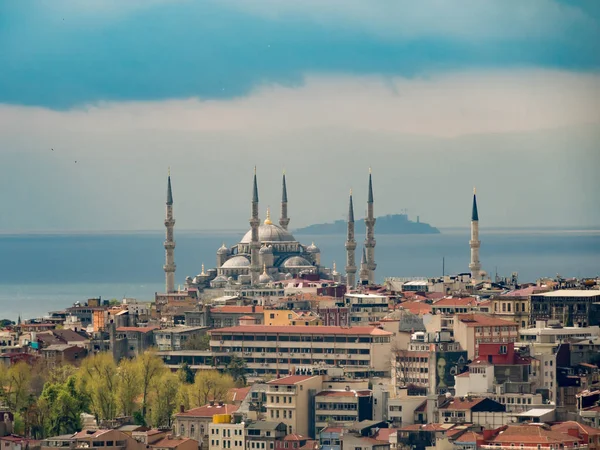 Istanbul. Tarihi binaları, boğaz sayısı Bosfr. Istanbul tarihi abideleri ve kültür — Stok fotoğraf