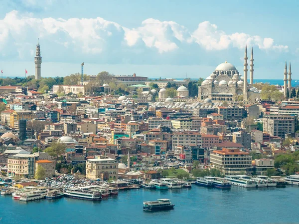 Istanbul. Tarihi binaları, boğaz sayısı Bosfr. Istanbul tarihi abideleri ve kültür — Stok fotoğraf