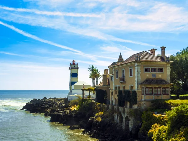 Cascais okyanus dalgalarının Portekiz. Deniz Manzaralı.