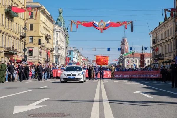 9 Mayıs 2019, Rusya, St. Petersburg. Nevsky Prospekt Petersburg Ulusal eylem Ölümsüz alay. Zafer Bayramı'na adanmış şehir tatili
