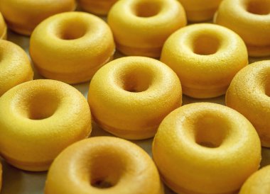 Yakın çekim yansıma grubunun tereyağı süt çörek pişirdim.