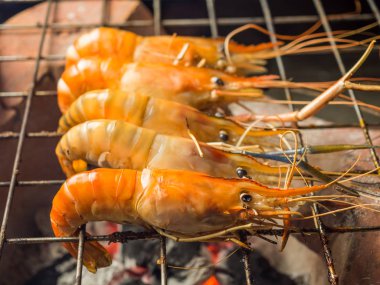 Alevli ızgara ızgara karides (dev Malezya karides)