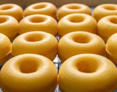 Yakın çekim yansıma grubunun tereyağı süt çörek pişirdim.