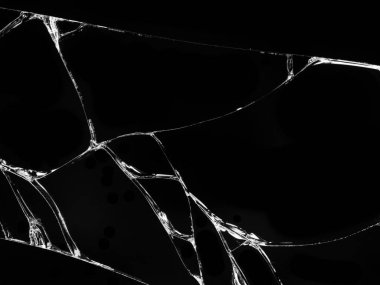 Kırık cam doku siyah arka plan üzerine. İzole gerçekçi kırık cam etkisi.