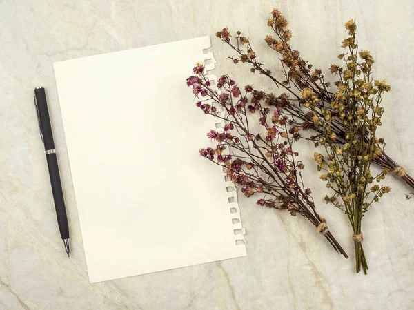 Top View Note Pad Paper Pen Group Bouquet Dried Wilted — Stock Photo, Image