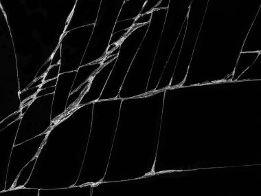 Kırık cam doku siyah arka plan üzerine. İzole gerçekçi kırık cam etkisi.