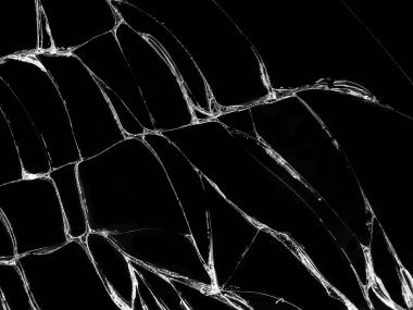 Kırık cam doku siyah arka plan üzerine. İzole gerçekçi kırık cam etkisi.