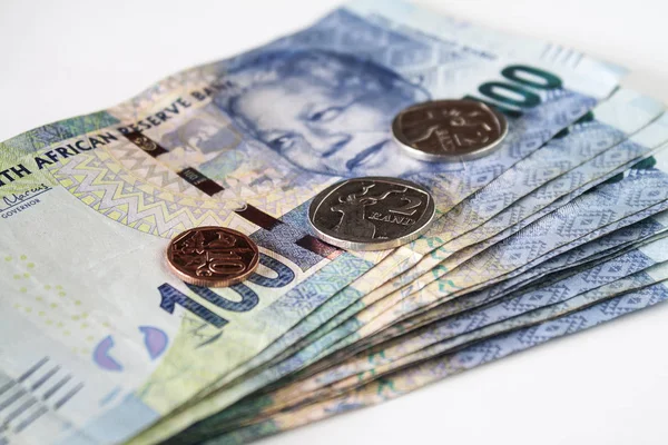 Южноафриканская Валюта Сто Рэндов Монет Белой Поверхности — стоковое фото