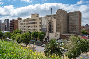 Binalar, şehir içi Johannesburg'ın HILLBROW bölgesinde görünümünü Johannesburg, Güney Afrika - 05 Ocak 2017:
