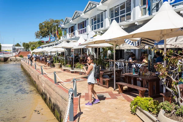Simon Town Südafrika März 2017 Touristen Den Hafenrestaurants Der Simon — Stockfoto