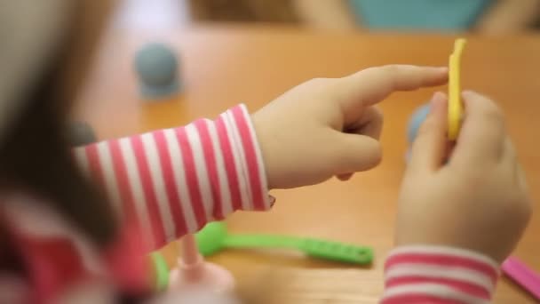 Kinder spielen beim Arzt — Stockvideo