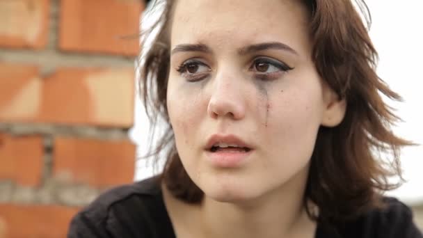 10 대 자살 젊은 여 자가 우울증에 울고 — 비디오