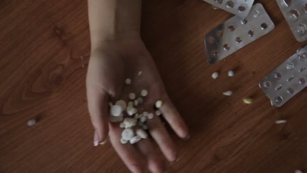 Suicidio adolescenziale Ragazza suicidio è morto di pillole — Video Stock
