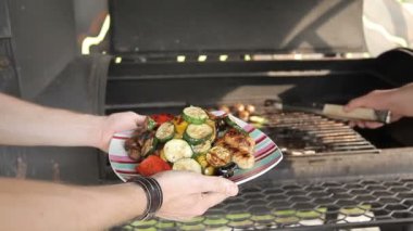 Açık bir Barbekü ızgara sebze. Sebze üzerinde kömür ızgara. Sebze ızgara kavurma