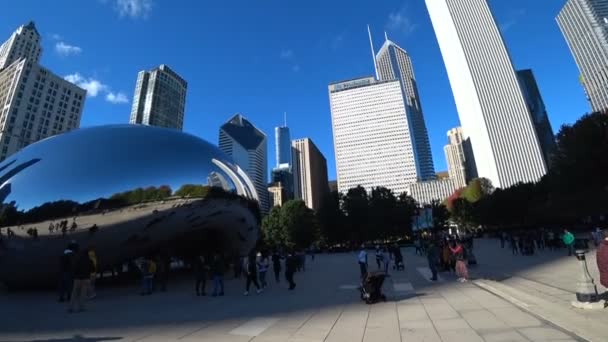 CHICAGO, ILLINOIS EUA - 18 de outubro de 2018: Chicago Bob no Millennium Park — Vídeo de Stock