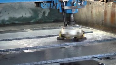 Makine su, taş döşeme taşla parlatır