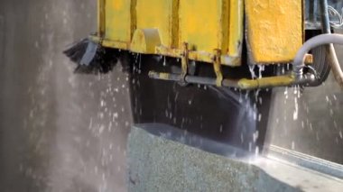 Endüstriyel kesme fabrikası mermer su ile soğutulmuş iken kesme