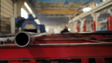 Metal boru üretimi için tesis, makineüzerine yükleme boruları