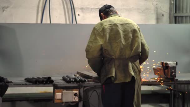 Worker cutting metal with grinder. Sparks while grinding iron — Stock Video