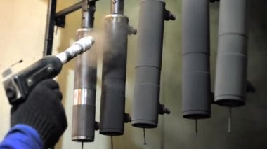 Metal parçalarının toz tabakası.