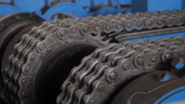 Machine with chain transmission at the factory. Metal chain and sprocket. — Stock Video
