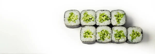 Σούσι Ρολό Αγγούρι Λευκό Πιάτο Κλασικό Ιαπωνικό Σούσι Παραδοσιακό Ιαπωνικό — Φωτογραφία Αρχείου