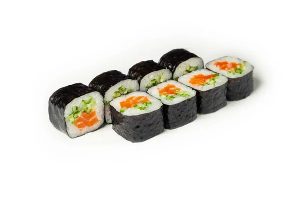 Rotolo Sushi Con Salmone Cetriolo Piatto Bianco Sushi Giapponese Classico — Foto Stock