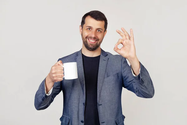 Joven Hombre Negocios Con Una Sonrisa Hombre Con Barba Una — Foto de Stock