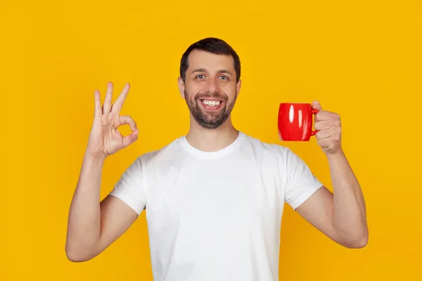 Young Man Beard White Shirt Smiling Holding Red Cup Coffee — Stock Photo, Image