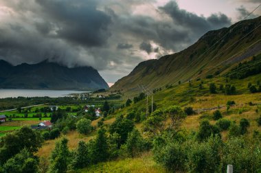Bostad ve Lofoten Adaları, Norveç dağlardaki güzel manzara