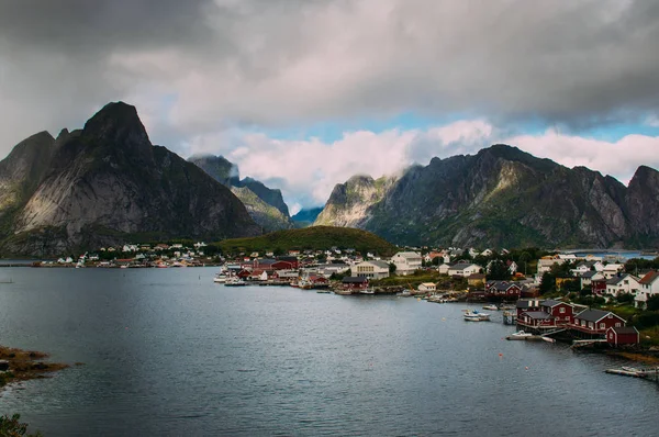 Gyönyörű Kilátás Reine Hegyek Szigetek Lofoten Norvégia — Stock Fotó